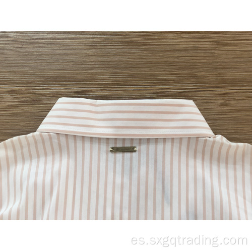 Camisa femenina de manga larga con rayas teñidas de hilo